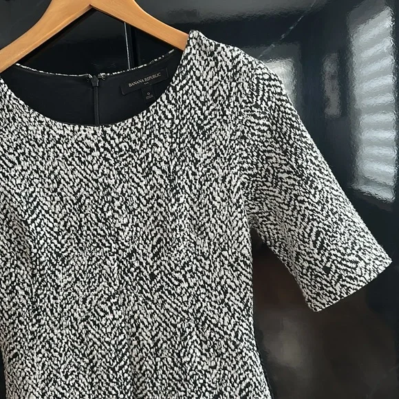 Banana Republic , size 0, bl/wh tweed dress - Picture 3 of 6